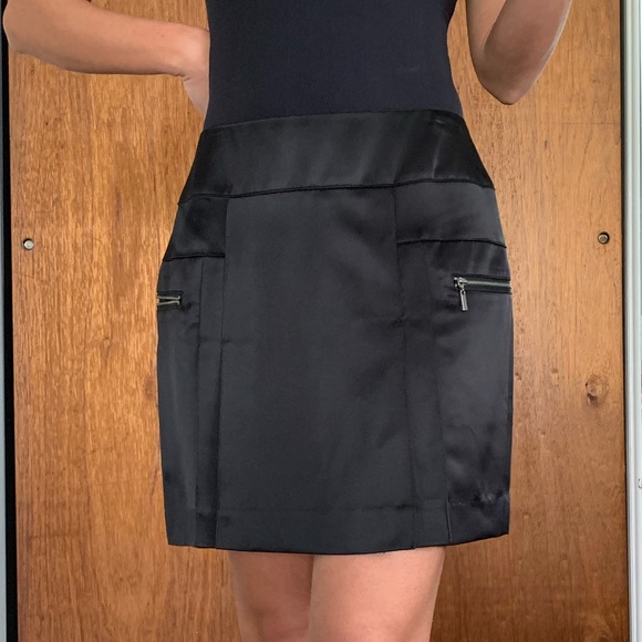 Lord & Taylor satin black mini skirt with pockets - Picture 3 of 8
